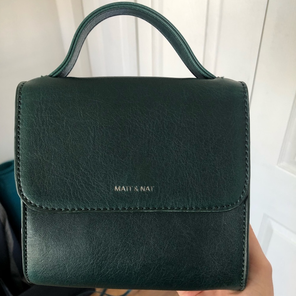 Matt & Nat removable strap small green purse
